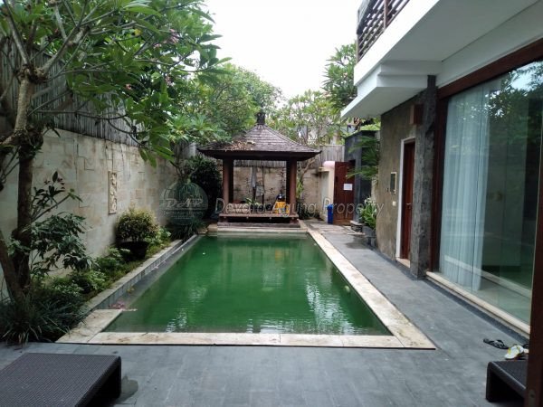 2 Stories fully furnished villa for sale in Batu Bolong, Canggu