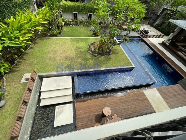 Luxury villa for sale in Seminyak with 200 meters walking distance