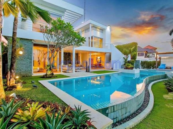 Modern Luxurious Villa located in Pecatu Graha Complex, Uluwatu | Ocean and Golf view