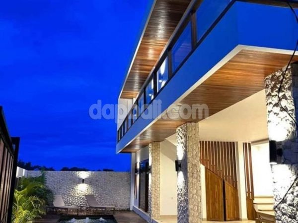 2 Stories villa forf sale in Selingsing, Munggu