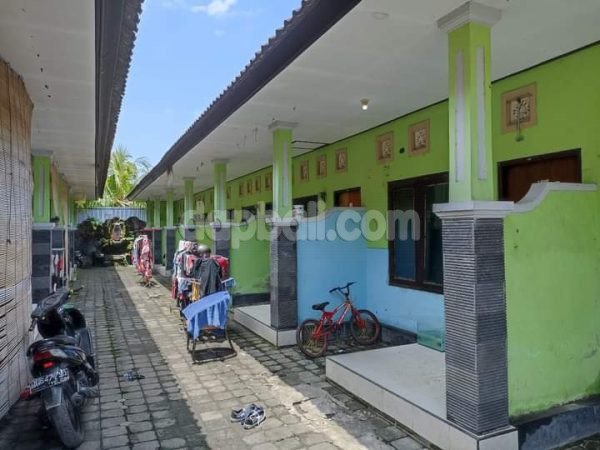 A house and elite boarding house ( KOS ) in the middle of Denpasar City