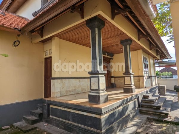 6 BR house for sale located in Seminyak, Bali