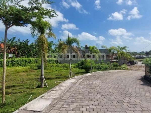 330 sqm land plot in Jl. Raya Perernan, tumbak bayuh