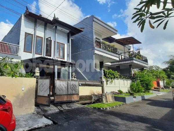 Three stories house or sale in Puri Gading, Jimbaran