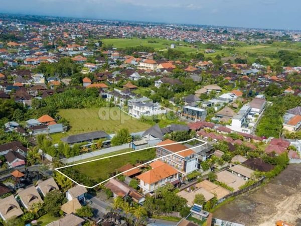 1725 sqm commercial land in a villa environment of Canggu