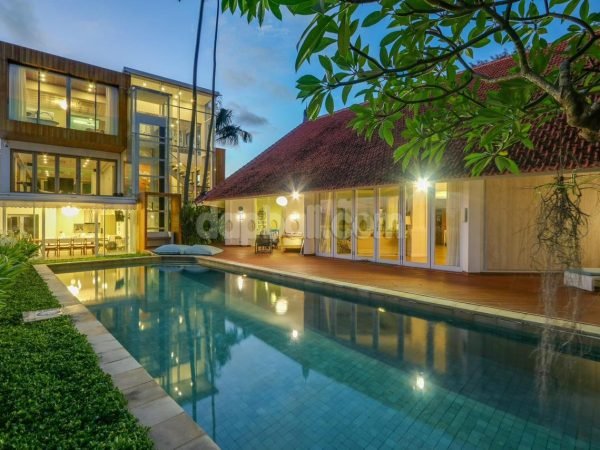 20516 - Delightful villa for freehold sale in Berawa, Bali