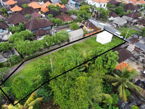 22642 - 492 sqm roadside land in the main road of Jl. Tumbak Bayuh, Pererenan