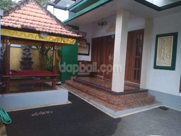 23889 - Traditional house with green belt overview in Tabanan