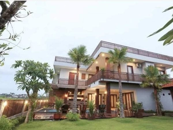 28457-A charming guest house for sale in a strategic location at Batu Bolong, Canggu, Bali