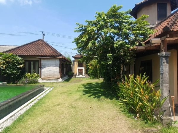 For sale beautiful villa in Cekomaria, North Denpasar, Bali