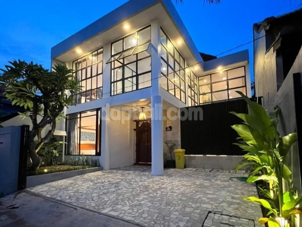 33764-Brand New Villa of 6-BR for sale or rent with fully furnished in Sanur, Denpasar, Bali