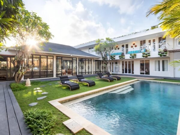 35107 - 7BR Villa with Modern Luxury design for sale in Kerobokan, Seminyak, Badung, Bali