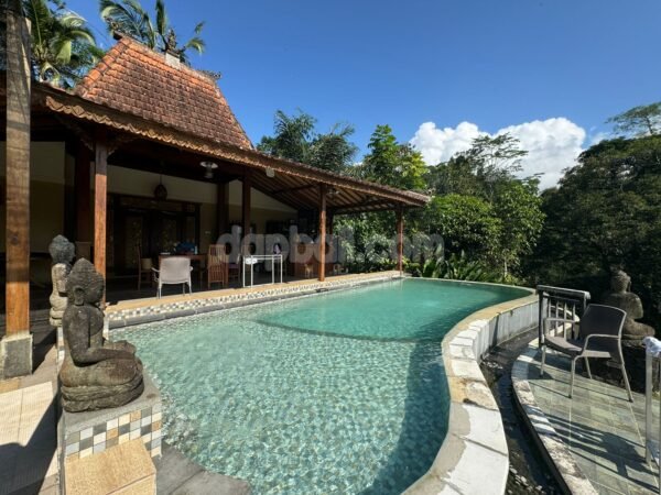 37144 - Traditional antique villa for sale in Tampaksiring