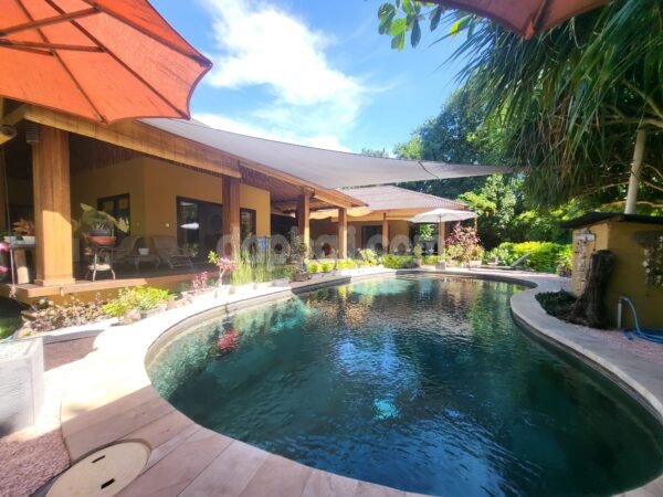 37991 - Traditional style villa by the sea for sale in Amed, Karangasem