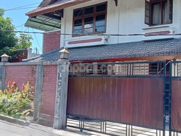 46885 - Two-storeys Luxury Tropical House for Sale in Prime Location of Kuta, Bali
