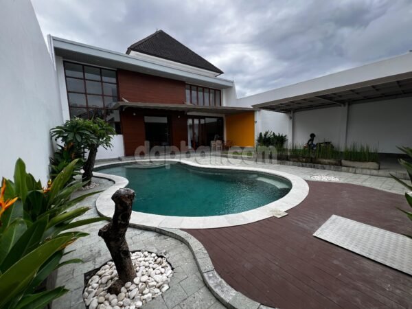51618 - 3BR Modern Villa for Sale & Rent in Taman Sari, Kerobokan – Badung, Bali