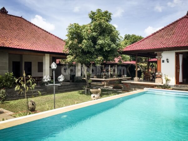 52271 - 8 Bedroom Villa for Sale in Marga, Tabanan